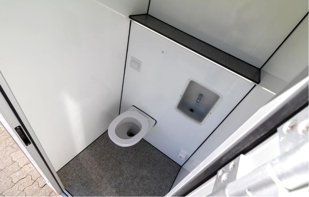 Brick Toilet thumbnail 1