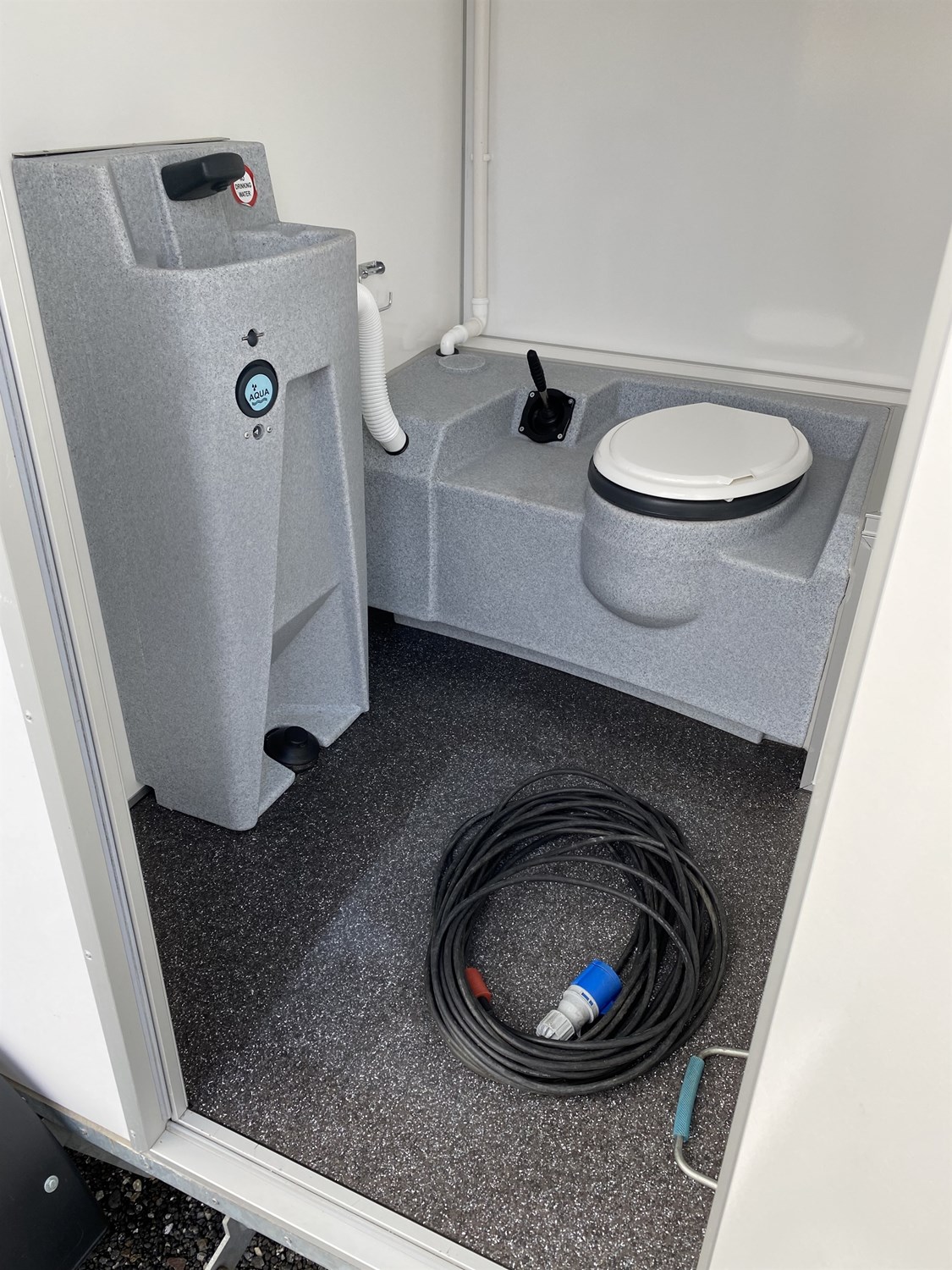 2 rums toiletvogn m/kværn thumbnail 4